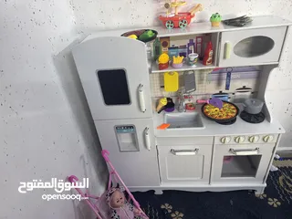  1 لعبه مطبخ كبيرههههه اشتريتها من يومين لبنتي بس بطلت بدها الياها من ايكيا