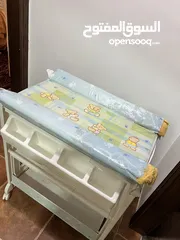  5 بانيو استحمام مع طاولة غيار للبيبي