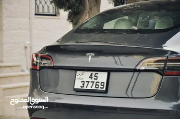  2 Tesla model 3 midrange 2019  (داخلية بيضاء)