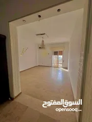  4 شقة في موقع رائع للبيع بجنب وزارة الخارجية وأمام جامع القوزقو "عمارة الزادمة" سابقًا.