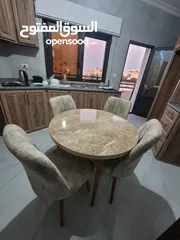  1 طاولات طعام مع 4 كراسي صناعة تركيا الاشكال المتوفرة مرفقة بالاعلان الكميه المتوفرة محدودة الارجل خشب