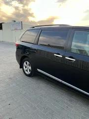  3 Toyota seiana le black 2015 non accident