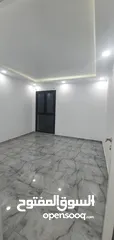  9 توجد شقة خدمية إدارية  للإيجار في طرابلس منطقة زناته جديده