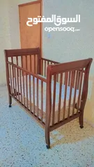  1 سرير اطفال من عمر يوم ل خمس سنوات استعمال سنه فقط نوعية الخشب ممتاز خشب زان