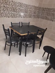  2 طاولة مطبخ حديد مستعمله مع طاوله  لغرفة معيشه وطقم طرابيزات