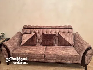  4 غرفة ضيوف مميزة مع طاولة سفرة