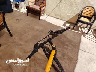  4 بسكليت غيارات أمامي وخلفي شغال وعليه حاملة تلفون صنوبرصات أمامي خلفي للبيع أو البدل