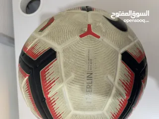  2 كورت نايك الاصليه لكأس العالم عام 2019 مستعمله استعمال بسيط nike football original