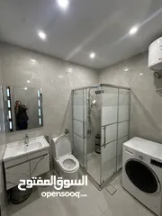  17 ستوديوهات جديدة 150 دينار اسبوعيا او 450 دينار شهريا في عمارة عائلات راقية