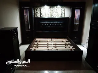  4 للبيع غرفة نوم ماستر تفصيل خشب زان ولاتيه 18 قشرة بلوط بحالة ممتازة