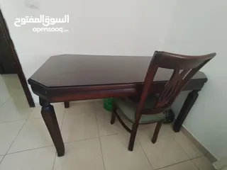  1 طاولة سفرة بحالة الجديد للبيع