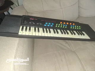  6 اوركن Mles ( Miles Elcotronic keyboar)  مستخدم  مع الكرتونة بحالة ممتازة للبيع