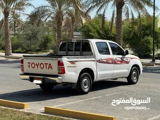  7 Toyota Hilux 2010 (White)