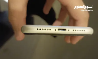  4 آيفون XR الوصف وكالة مش مفتوح