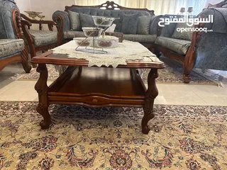  5 طقم كنب غرفه ضيوف مع طقم طاولات للبيع بسعر مغري