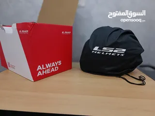  1 خوذت LS2   حجم XL  الون كاتم  جديده مع مستلزمات 3 اقنعه للوجه مع ستاند للكمره وجوال. وعلاقه للخوذه