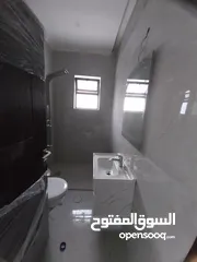  11 الجندويل 125م وتراس امامي وحديقة جانبيه وتراس خلفي وكراج خاص
