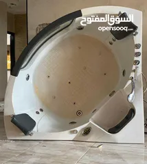  5 مراحيض عدد 2  وشطافه   ومغاسل عدد 2 وجاكوزي