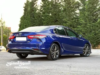  2 Toyota Camry 2018 XLE