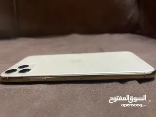  3 ايفون 11 برو ماكس للبيع او البدل .