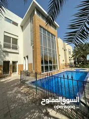  3 Villas overlooking the Corniche are an opportunity for the investor