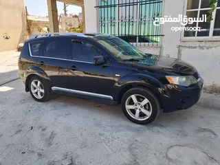  1 جيب متسوبيسي 4*4  7مقاعد سعر لقطه