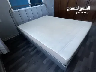  2 سرير حديد مع فرشه زمبركية طبيه من ايكيا لون سكني بحاله ممتازه عرض 160 وطول 200 السعر 350 دينار