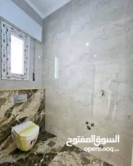  6 منزل للبيع في عين زاره مش مسكون