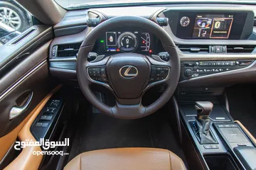  17 Lexus es300h 2019   السيارة بحالة ممتازة جدا و قطعت مسافة 65,000 كيلو متر