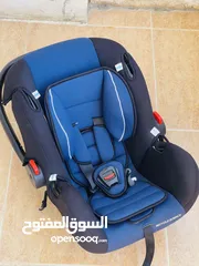  1 مقعد اطفال بحالة الجديد