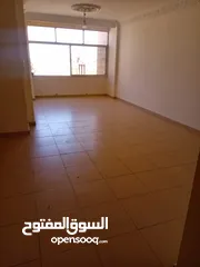  8 شقة فارغة - الجاردنز - 3نوم - 135م