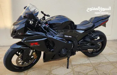  1 Suzuki GSXR 1000 للبيع الدراجه بمبلغ 25,000 درهم وقابل للتفاوض بمبلغ معقول