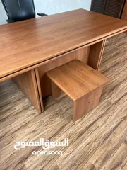  4 مكتب كبير.    مكتب صغير عدد 2