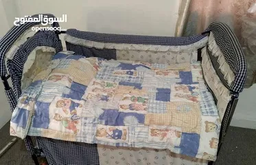  2 تخت بيبي نظيف مع فرشة