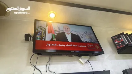  1 شاشة توشيبا للبيع شبه جديدة لم تستسخدم غير شيء بسيط بسعر مغري