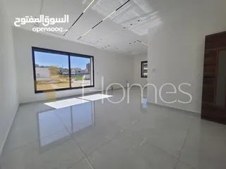  11 شقة ارضية مع حديقة للبيع في طريق المطار بمساحة بناء 187م