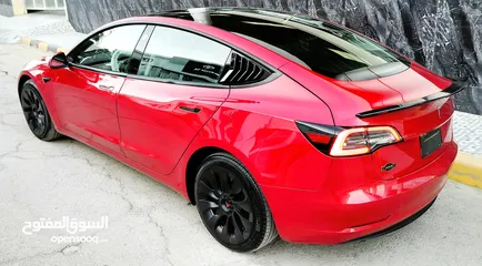  25 تيسلا 2023 model 3 فحص كامل 4 جــيــد ممشى قليل 18 الف بحالة الوكالة لون مميز بسعر لقطة ومحروووق