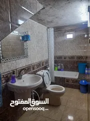  2 منزل مميز جداًَ للبيع في مخيم إربد
