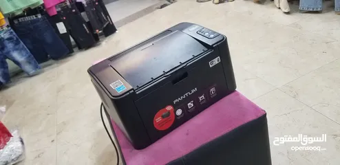  4 طابعة ليزر ويرلس اسود شبه جديدة مع حبر جديد فل   .