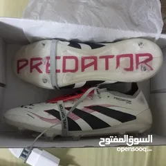  2 السلام عليكم ورحمه الله وبركاته اخواني حذاء كره القدم اديداس البريديتور الاصلي  للبيع بسعر مناسب...