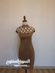  11 عدة فساتين جديدة و ماركات اسعارها من 10-12 دينار.