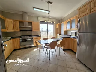  6 جبل عمان و محيط فندق ( الردز كارتن ) شقة فخمة للبيع 220 متر