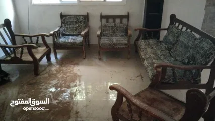  4 مورس للبيع مع طاولة وسط