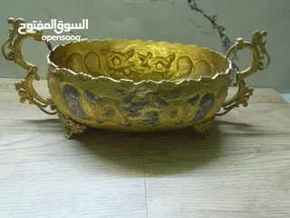  3 مضيفة نحاس نحاس ثقيلة فخمه جدا قطعه متحفيه بحاله ممتازة جدا جدا للديكور