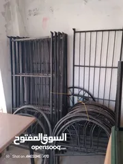  1 اسره - تخوت حديد مستعمله وطاولات دراسية للبيع