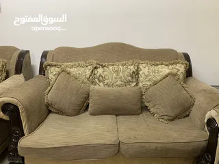  3 ثلاث كنب بحاله جيده على 700 درهم