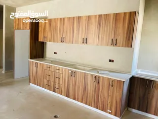  11 دفعة 1000 شيكل والباقي شيكات وفصل المطبخ الي بناسبك