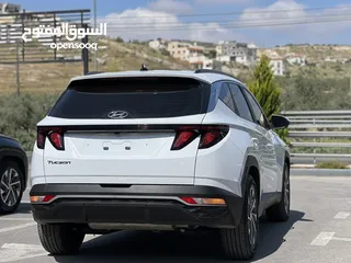  5 هونداي توسان 2022  فل اضافات بدون فتحة سقف  فحص نخب  عداد 22 الف كيلو  الجب كرتونة