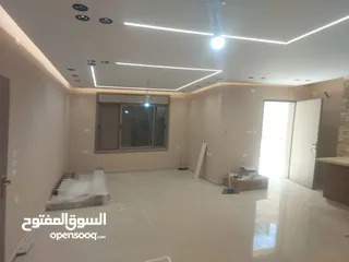  18 للايجار شقه ارضيه مدخل مستقل مع ساحه 200 متر
