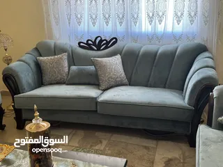  1 كنب 7 مقاعد جديد مستعمل للتجربة فقط لم يتم الجلوس على اغلب مقاعده نهائيا